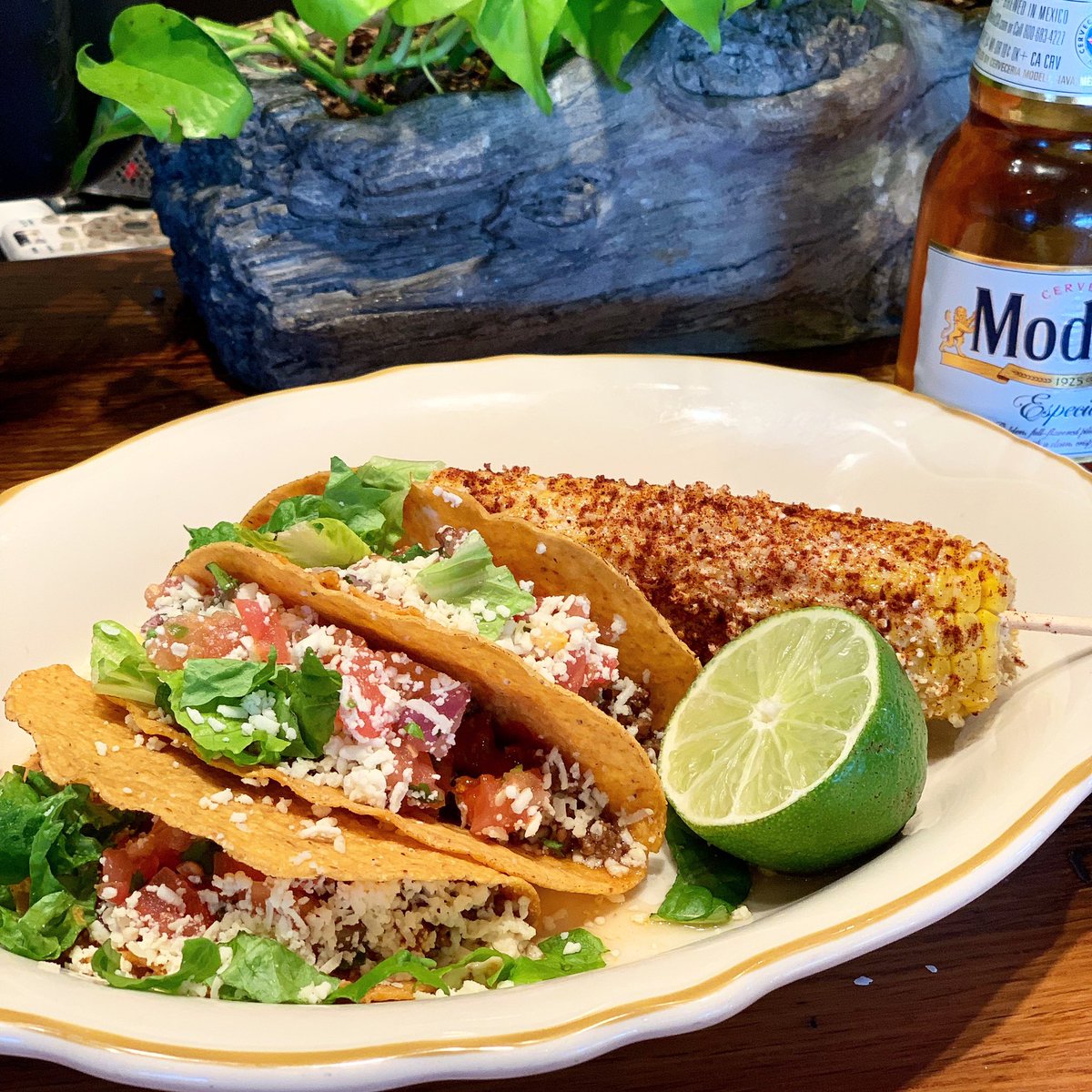 littledonkeymex's tweet photo. THROWBACK THURSDAY! Old Skool Tacos, just like your mama made them. 🌮🌮 #tbt 

#tacos #hardshelltacos #tacos🌮 #modelo #beer #mexicanbeer #mexicanfood #littledonkey #birmingham #bhameats #bham #bhamfoodie #bhamfoodies #mexicanfood #oldschool #thursday @ModeloUSA https://t.co/AqnnjmQkBF