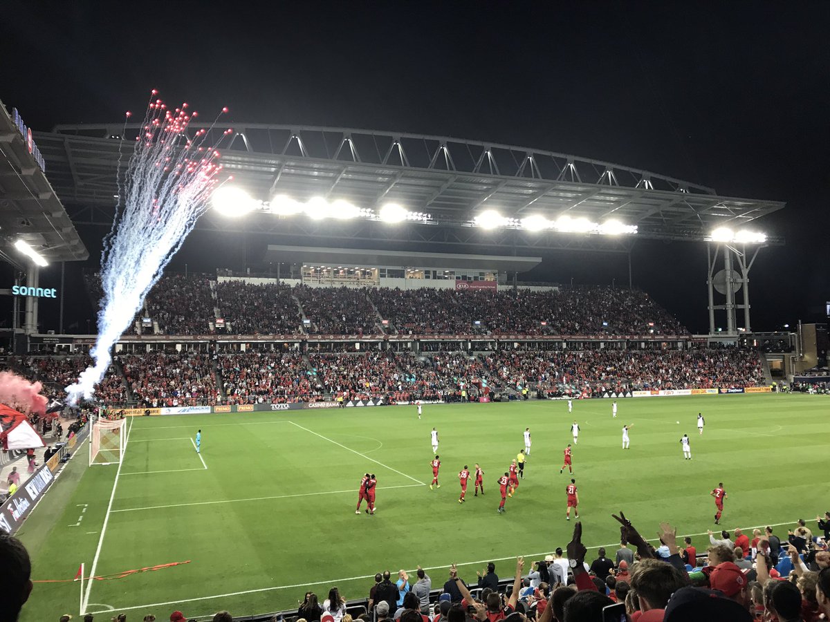 saruniac's tweet photo. Will miss Gio on this pitch 💔🥺😪#GrazieSeba #ThankYouSeba #TFCLive @torontofc https://t.co/CidzFtAUKf