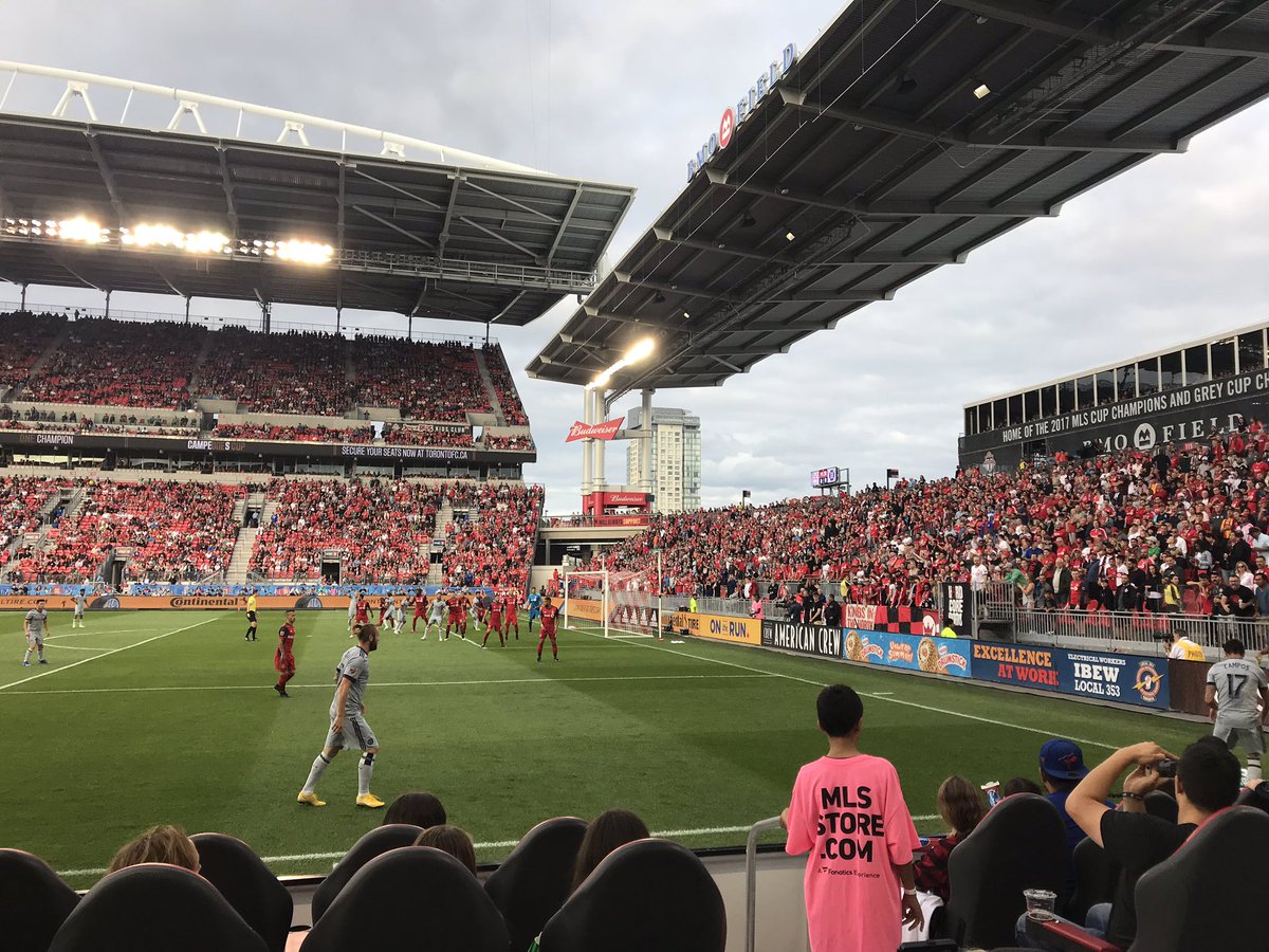 saruniac's tweet photo. Will miss Gio on this pitch 💔🥺😪#GrazieSeba #ThankYouSeba #TFCLive @torontofc https://t.co/CidzFtAUKf