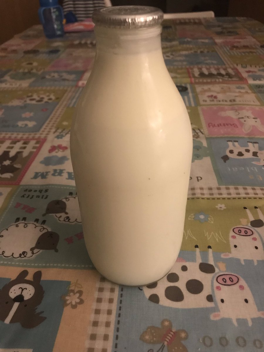 Lovely Full fat Pint before bed supporting all the dairy farmers  out there keep up the good work #Februdairy19 👍🏻👍🏻👍🏻#llaeth 🥛 🐄