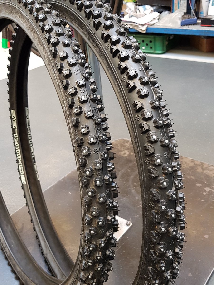 offcambercycles's tweet photo. We've had a dusting of snow... QUICK! Bring out the studded tyres π
#schwalbe #icespiker #armageddon #dontpanic #notsnowedin #mtblife #wintercycling #bike #bikelife #offcambercycleshop #blandford #dorset https://t.co/6prtNQP42P