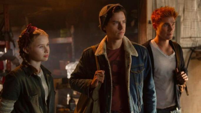 GossipRoomOff's tweet photo. #Riverdale⁠⁠ : La série est renouvelée pour une saison 4 ! https://t.co/cPVqd21rkq