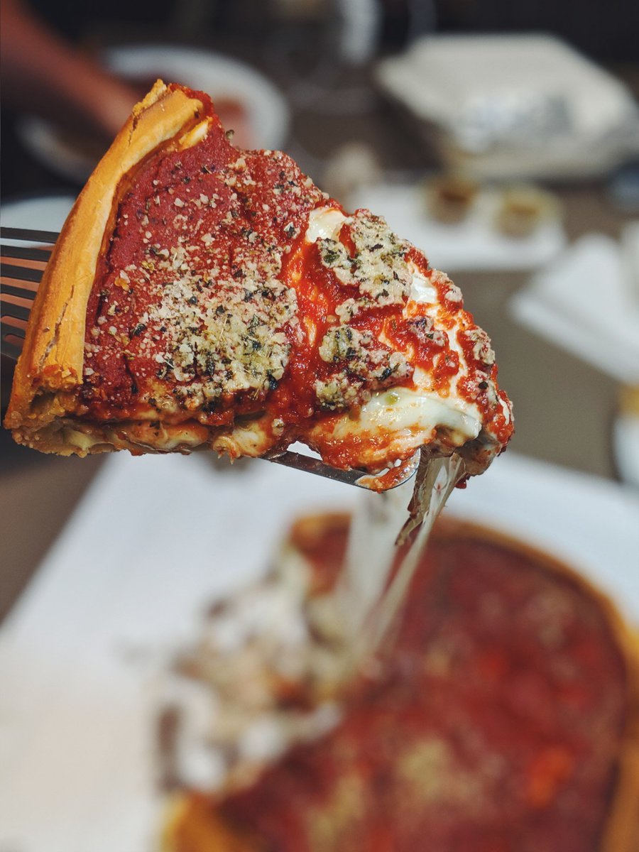How To Keep Warm In Chicago 
#deepdishpizza #chicago #lincolnpark #chiberia #thelittlemeatball #pizza #PolarVortex #ChicagoFood #chiberia2019
