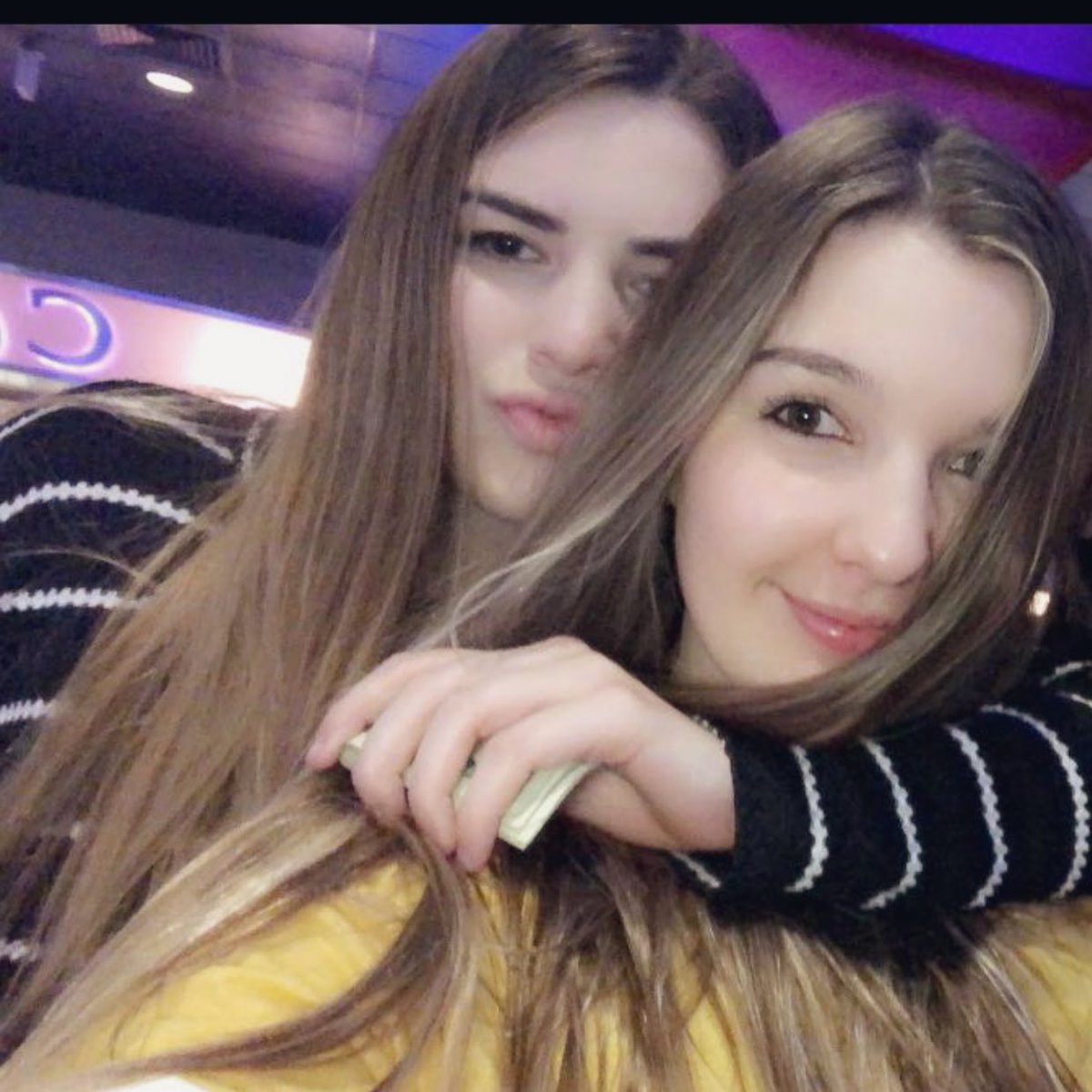 taylorrcorrea12's tweet photo. happiest of birthdays to the sweetest!! hope this one is even better than the last💛 #19 https://t.co/P3LYhPEckf