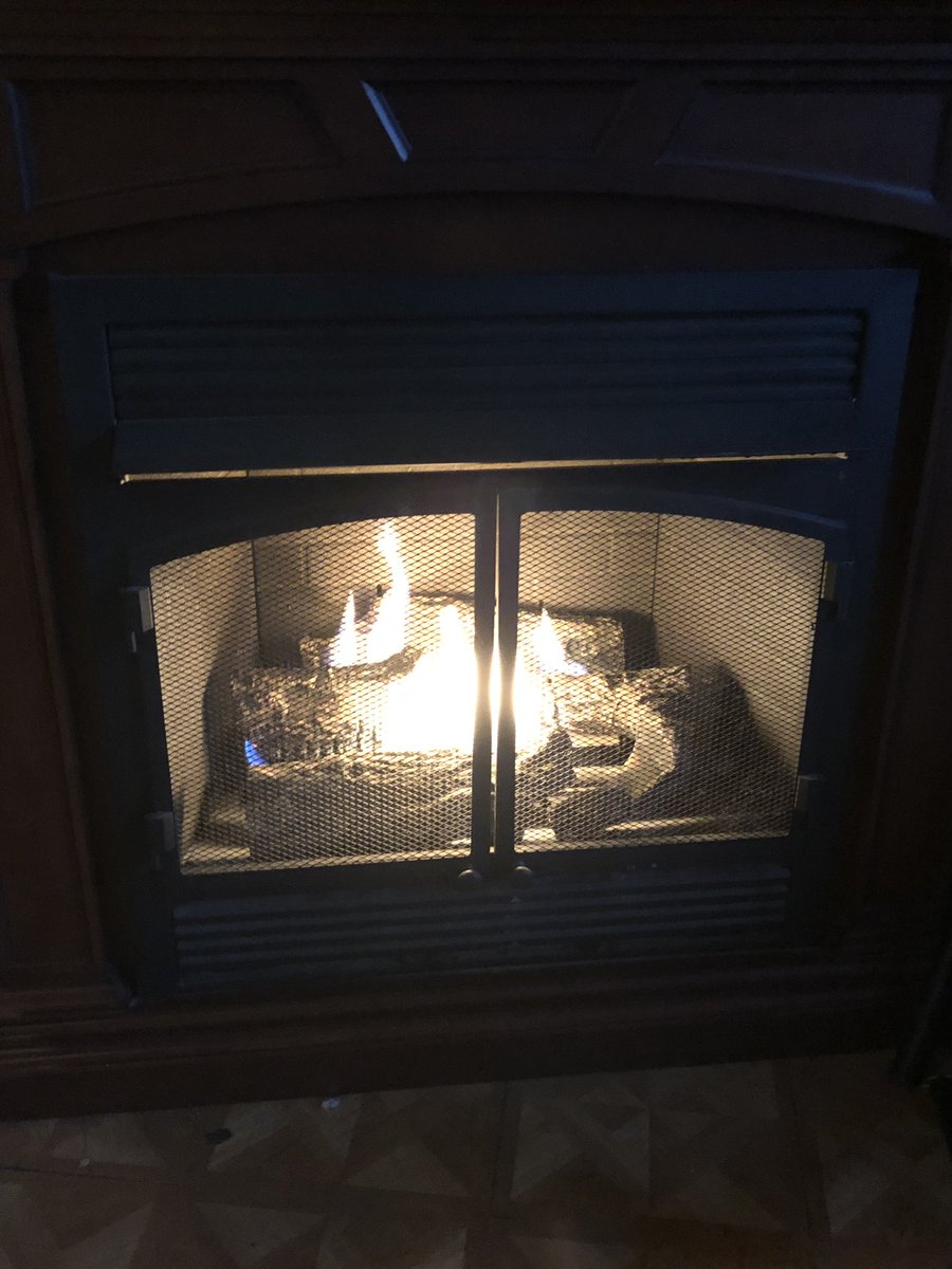 TunedUpBrew's tweet photo. Fireplace is in and it’s nice and warm in here! Come grab a beer and listen to some music at open mic night with Jared Mason! #tunedupbrew #independentcraftbeer #pabeer #breweriesinpa #bvbrewscene #craftbeerlife #springcitypa #seektheseal #WeAreBoP #supportpabeer #pabrewreview https://t.co/qKFYtw6syU