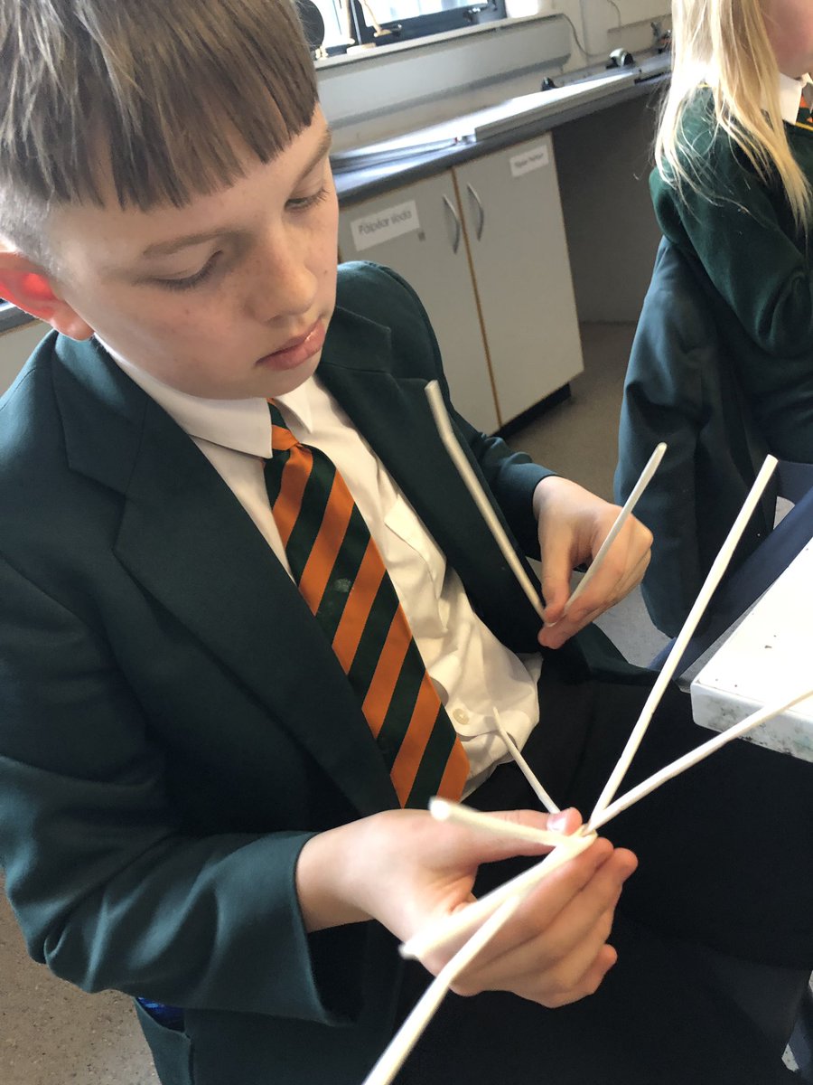 Crosóg Naomh Bríde le Bl.9.  St.Brigid’s crosses with Yr.9 🎨