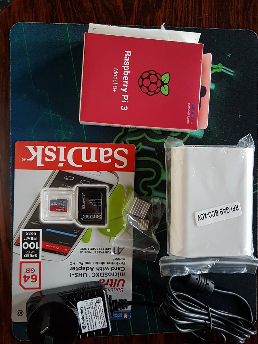 ezeeeze1's tweet photo. Kit inicial de #Raspberry 3B+ para nuevo proyecto de retro con playstation de carcasa https://t.co/Stnyx32RUA
