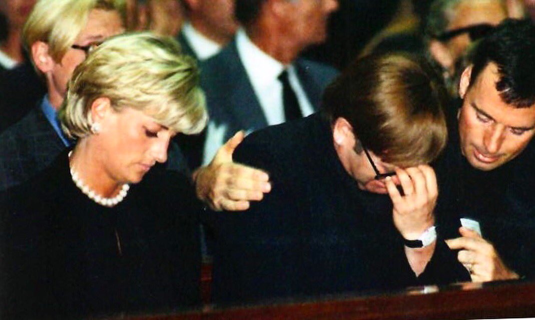 droom Autonomie dichtbij archivealive on Twitter: "Princess Diana, Elton John and his boyfriend, David Furnish at Gianni Versace's funeral (July 22, 1997) https://t.co/rJbfBMtxt4" / Twitter droom Autonomie dichtbij archivealive on Twitter: "Princess Diana, Elton John and his boyfriend, David Furnish at Gianni Versace's funeral (July 22, 1997) https://t.co/rJbfBMtxt4" / Twitter
