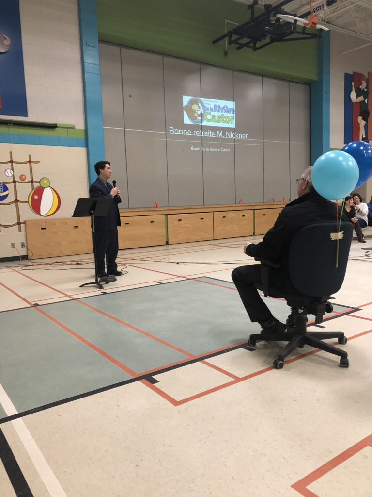 La communauté scolaire de l’école De la Rivière Castor souligne la retraite de leur très cher directeur, M. Michel Nickner!! #collabCEPEO @Ottawacepeo