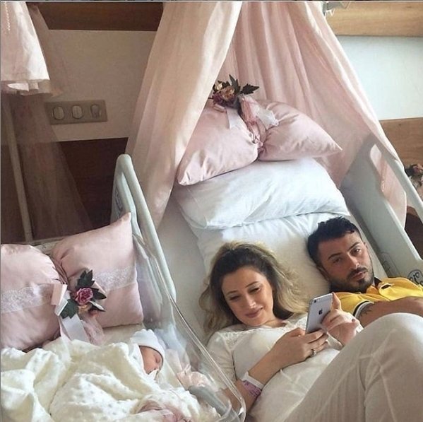 😍😍 El apoyo de un padre es fundamental para la madre y el bebé👪. ¡Vida de padres! 👏👏 ¿Cuántos ❤❤ le darían a esta bella familia? #Like y Comenta aquí 👇👇

#Repost <a href="/MallTVPTY/">Mall</a>