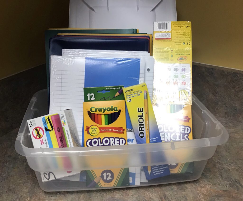 KNeely218's tweet image. Obsessed with this super cute tutorial goodie basket @tgirolmetti made us!! 🤗 #Fintastichappenings #writingtutorial @Coral_SunsetEl @DiPasqualePBC