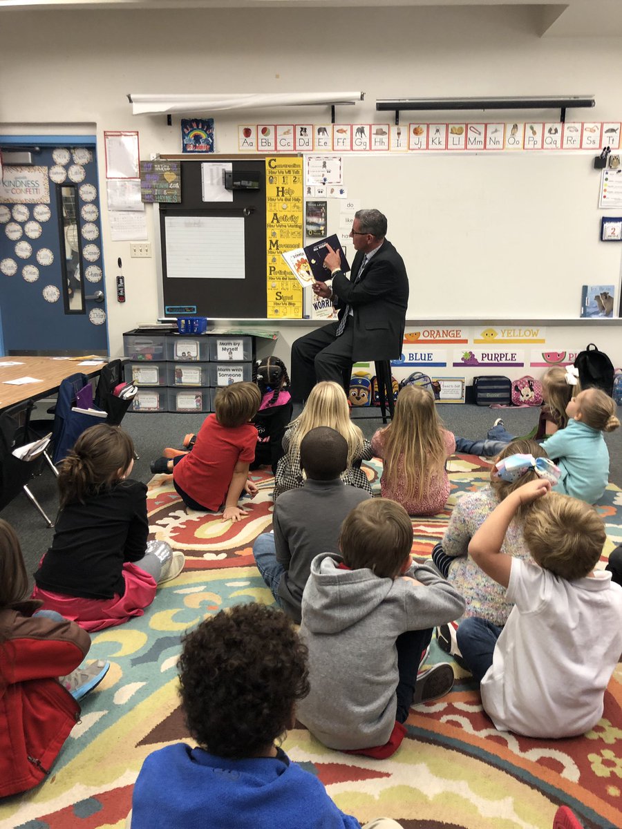 OrmondBeachElem's tweet photo. OBE was blessed today with many guest readers to help us to celebrate literacy! The students loved hearing stories from @jrussell_t @CarlPersis @spersis and members of Ormond Beach Kiwanis! #ObeistheplacetOBE #vcsliteracy https://t.co/BAhbfiNEJy