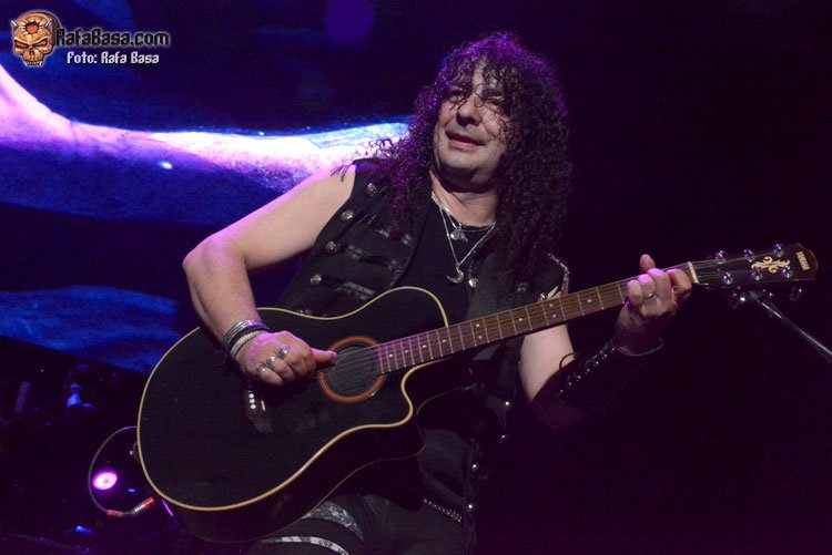 Hoy es el cumpleaños del querido Frank, el guitarrista de la eterna sonrisa...le queremos mandar un abrazo gigante desde Bolivia deseándole todo lo mejor