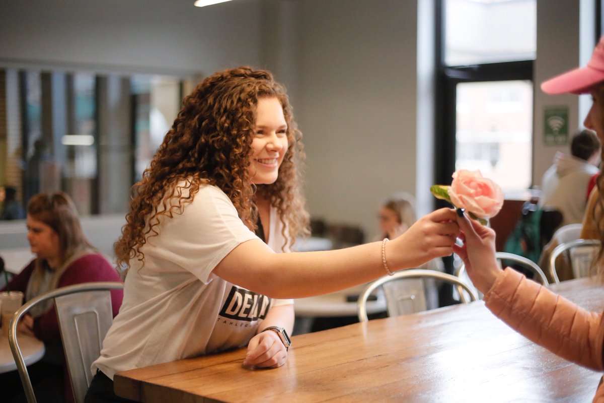 Valentine’s Day is coming up lads, save some tears and buy some roses! #RosesforStarkey 🌹
