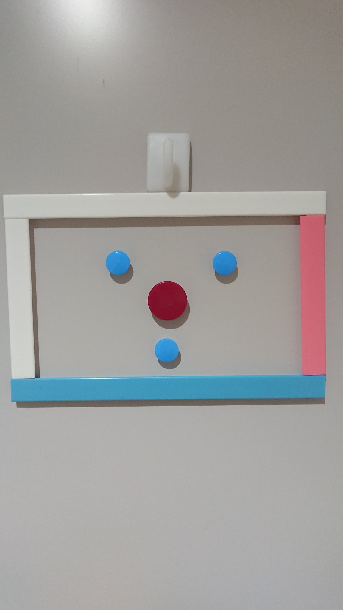 Takumi awa 研究室のドアポケットに課題を提出しに来た学生の作品 たぶん