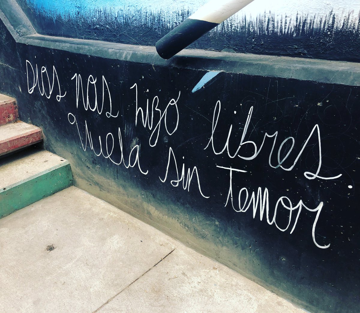 HooliganPats's tweet photo. Comuna 13, Medellín 🇨🇴 #Comuna13 @casakolacho #RolandoElMundo #DeRolConPats #AAUUU #Medellin #Medallo #futbol #graffitti #streetart #arteurbano #EstadiosDelMundo #Antioquia #Colombia #HostelLife #HostelWorld #Hostel #Hostal #Backpacker #Backpackers #BackpackersLife #TripAdvisor https://t.co/xPJvxAubD7
