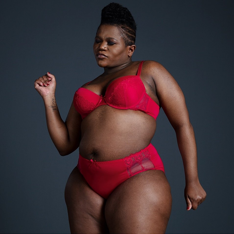 OMG! Busiswa inadvertently shows off her new slimmer, toned body!, EntertainmentSA News South Africa