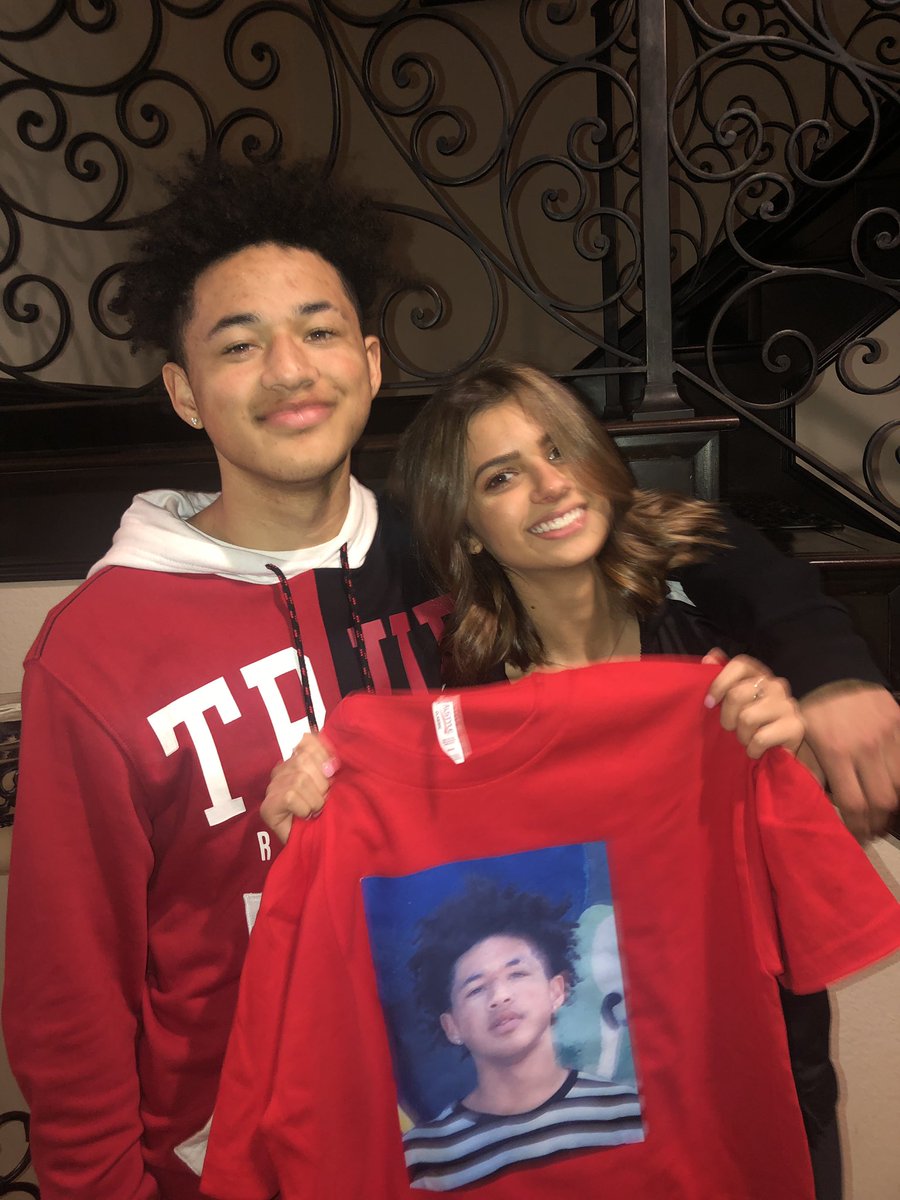 deadlydreamgirl's tweet photo. a legend. https://t.co/38wyreUeMk