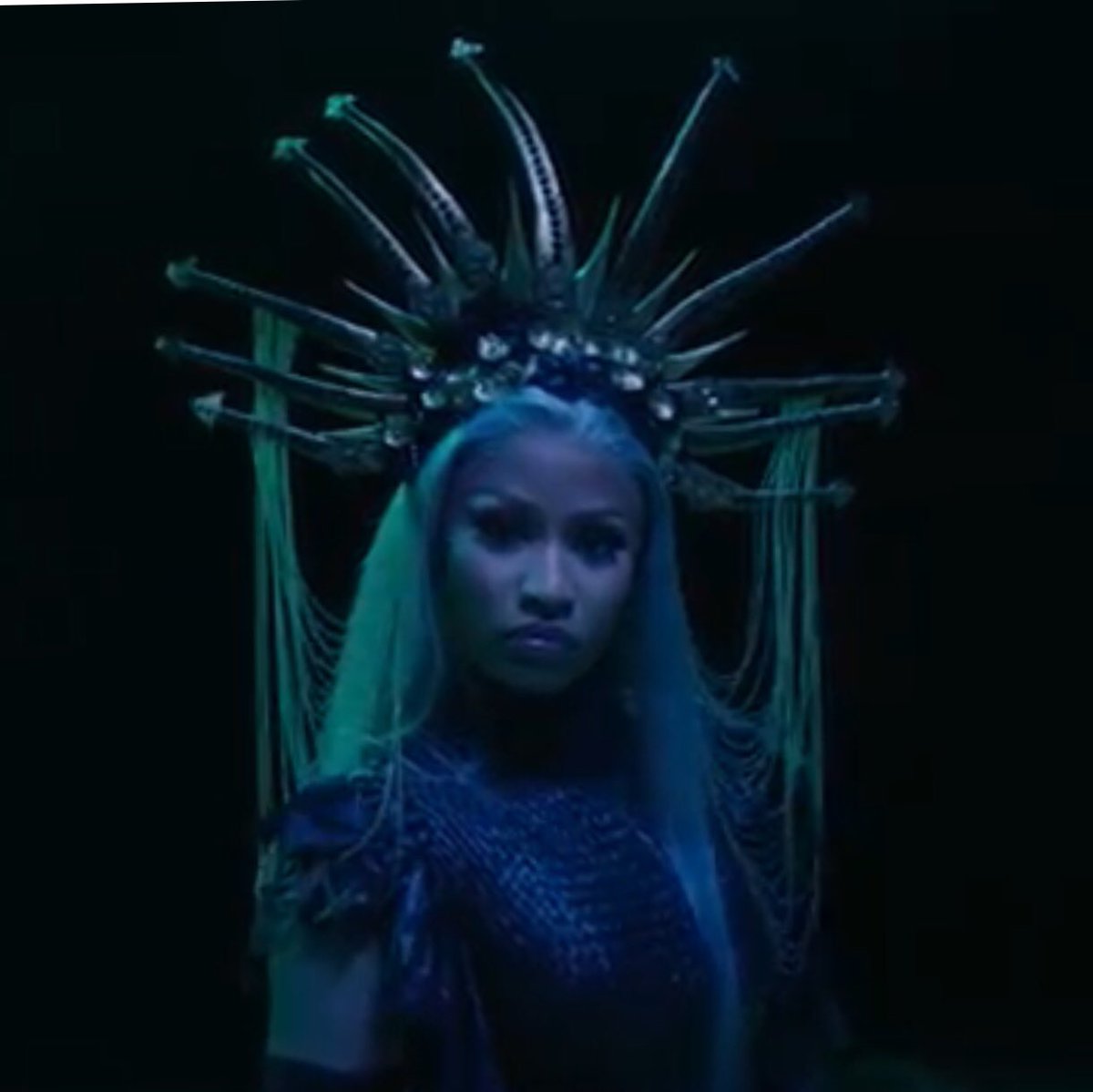 Diamond__Minaj's tweet photo. Put my crown on again, and Imma knock it off! πππ
#HardWhiteVIDEO
#HardWhiteOnVEVO
#HardWhite
#NoFrauds
#nofraudsvideo https://t.co/l0cHISdguG