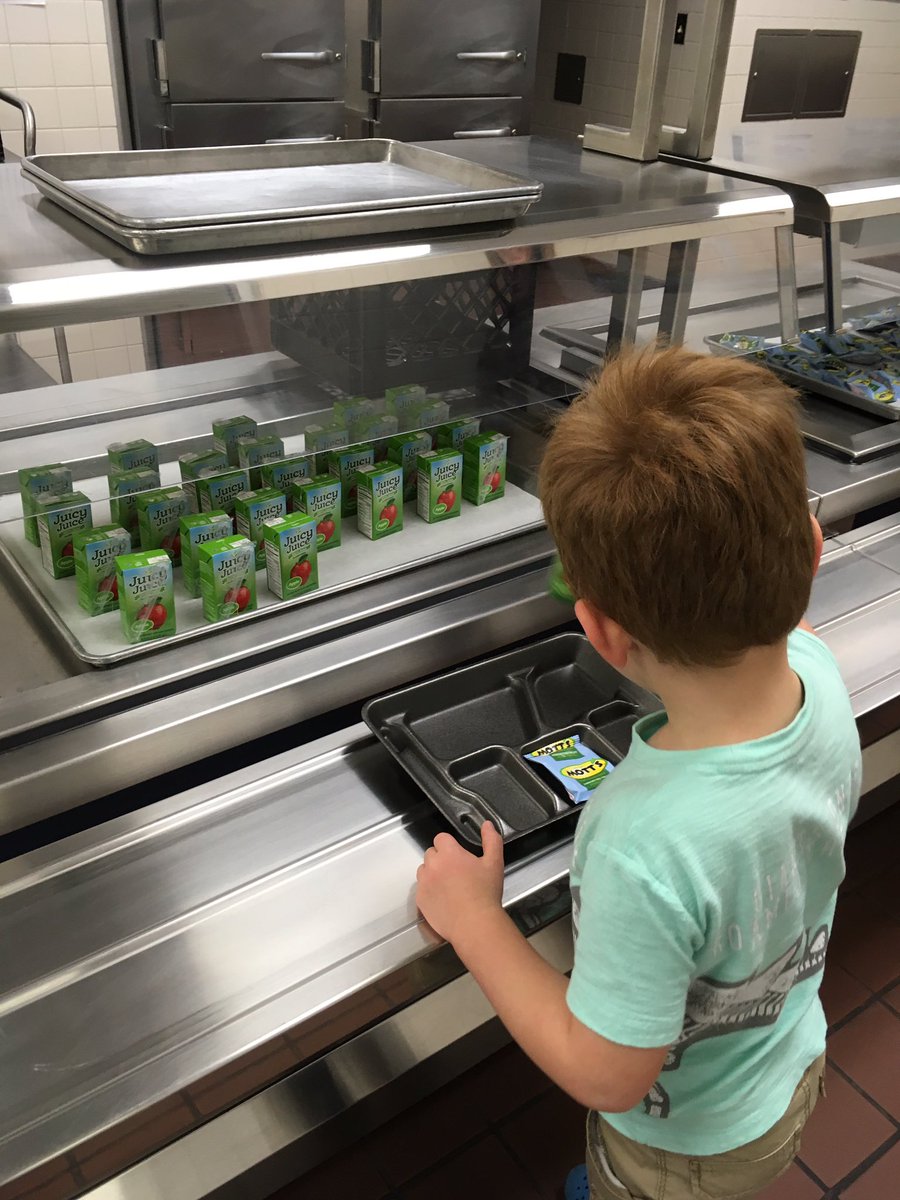 jam_kinder's tweet photo. Teaching our future nights how to walk through the cafeteria line was so exciting @jam_kinder https://t.co/2isVPu06OL