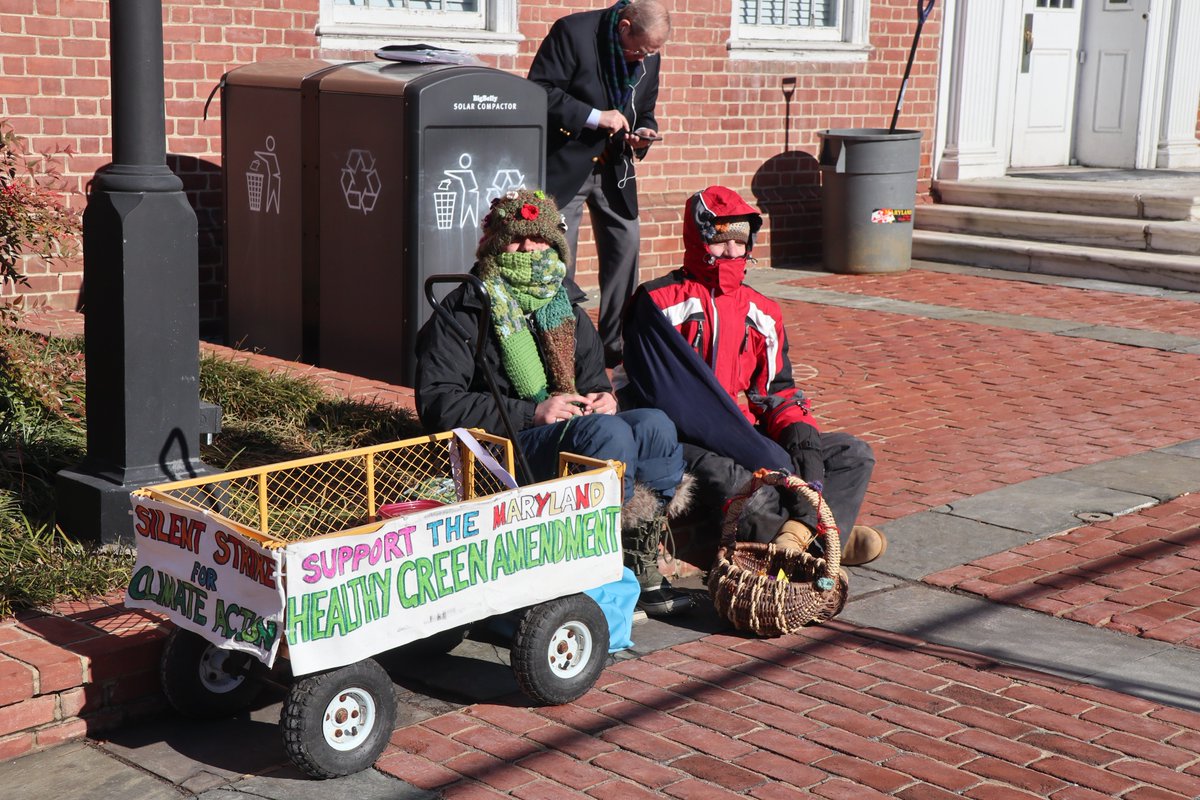 releaf4us's tweet image. 22 F today. We bundeld up with lots of layers. Global temperatures keep rising no matter what temp it is here! #Climatestrike #HealthyGreenMD #Greenamendment #FridaysForFuture #Wings4Rfuture #climatechange #ClimateAction #freezing