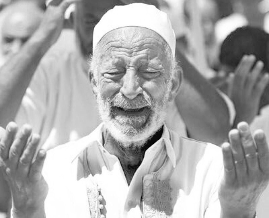 Just_heartt's tweet photo. عبارة تختصر الكثير..
"احذر أنْ يَشتكيكَ أحدٌ إلى الله" https://t.co/xg393YBqk3