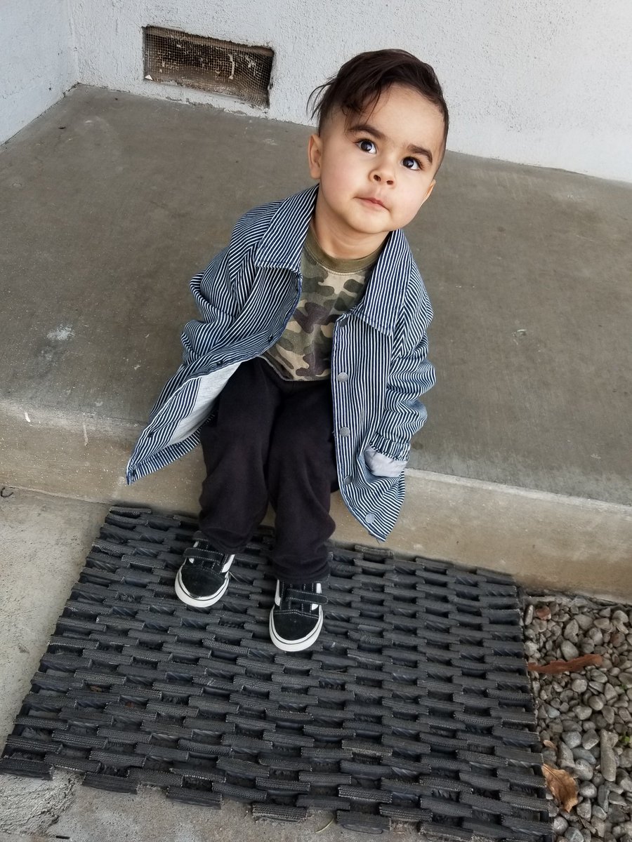Torihmfn's tweet photo. Everyone tells me to put my son in modeling and boys fashion. I dress him cute, he has good hair, lashes and brows. He's fucking hilarious. I think im going to. https://t.co/ufTpghpPYp