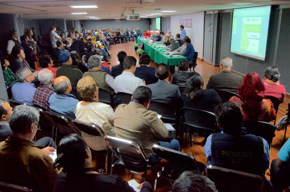 vmva1950's tweet photo. En 1a sesión del año con el Consejo Mexicano p/ el Desarrollo Rural Sustentable, enfatizamos que el campo y los retos que representa requieren de un trabajo colectivo, con políticas articuladas que promuevan el bienestar de los productores y sus familias. #GobiernoDeMéxico https://t.co/StjtXzYpXs
