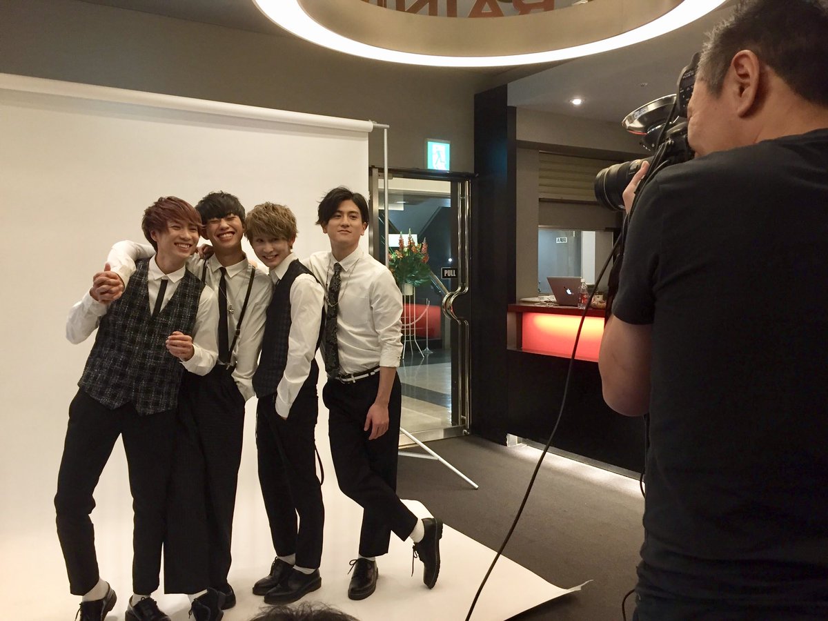 1place_official's tweet photo. \ Happy Anniversary🎂!!! /
今日はFirst placeとZERO placeの大切な記念日💐
いつもFpへのたくさんの愛をありがとうございます。
皆さんとFC設立1周年を迎えることができて本当に幸せです。
今日は最高の1日にしよう💍
https://t.co/dEFsw5ZfoE
#Firstplace #ZEROplace
#Anniversary https://t.co/BVafuNaIEF