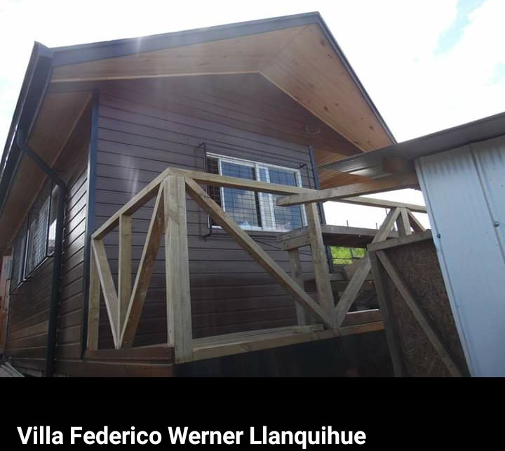 AndreaTarzijan's tweet photo. @HarryJurgensen @sebastianpinera @GobiernodeChile @moploslagos @FRYARQUITECTO @LeticiaTOK @jorgemorenooyan @mbienesLosLagos @FrutillarMuni @jafontaine Sede social de Villa Federico Werner en Llanquihue. Impulsada por mi siendo concejal,  con financiamiento y gran colaboración de @SubdereLosLagos con Vásquez de Alcalde en Piñera 1.  Resultado... vean la placa. Da lo mismo. Las obras son de la gente. https://t.co/seh47qjCDk