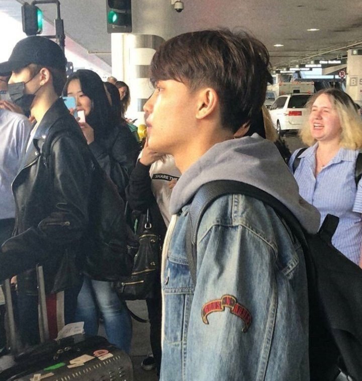 still on 180624, moonctzens are being so haply bcs we got so many taeil's fantaken wearing a hoodie, jacket and his backpack♡