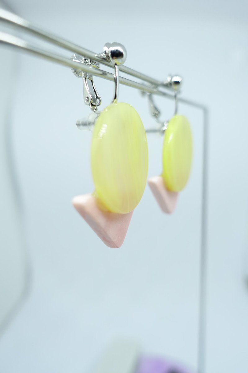 tomari_g_i's tweet photo. ぽっせ・らむだのぶりぶりな部分をイメージしてアクリルパーツを組み合わせピアスを作りました🍭
イヤリングコンバーターでイヤリングにもなります😊
・
https://t.co/YDQgtdJlkP
・
#ヒプアクセ #ヒプマイ手芸部 #ハンドメイド #ハンドメイドアクセサリー #handmade https://t.co/X3CqDXEr74