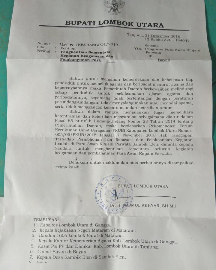 KicauSunyi's tweet photo. Teman-teman yang budiman.... meskipun berulang-ulang baca.... saya yang bodoh ini gagal untuk mengerti maksud surat pejabat daerah ini.... malah muncul pertanyaan : Apakah rekomendasi ormas (FKUB) lebih tinggi dasar hukumnya daripada UUD 45? https://t.co/P4ap1UO3Bf
