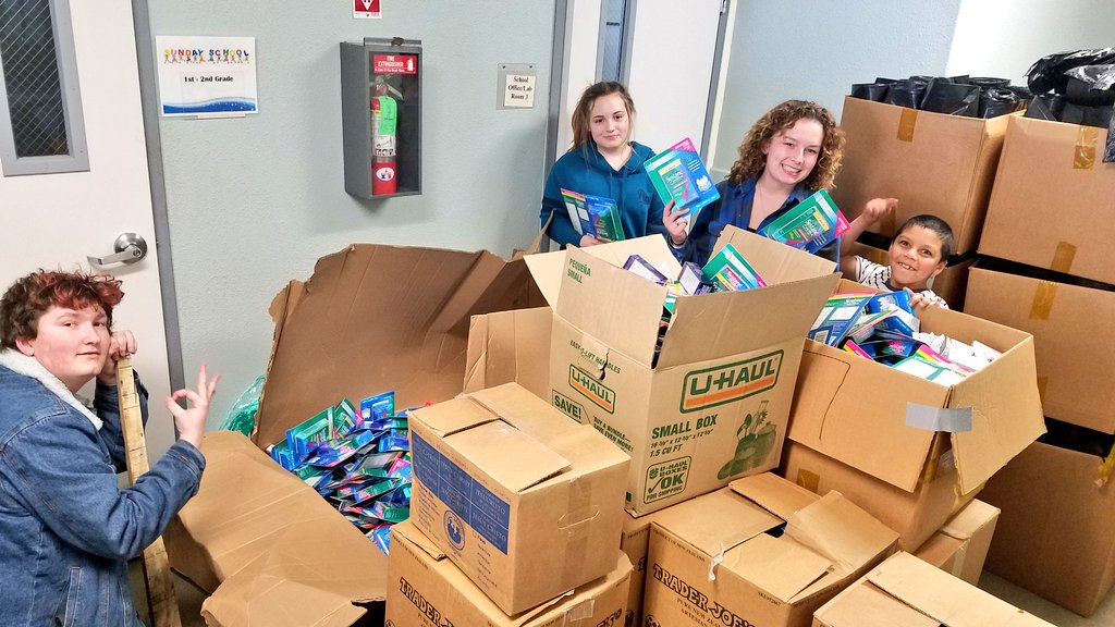 rvrangers's tweet photo. Lending a helping hand at the Magalia Pines Recovery Center. Thank you Duane and to all of the other volunteers for what you have done and continue do for our community 🙏 #rvhswolverine #pusdk12 #AltEd #RidgeStrong💪 https://t.co/Z8blyckQxM
