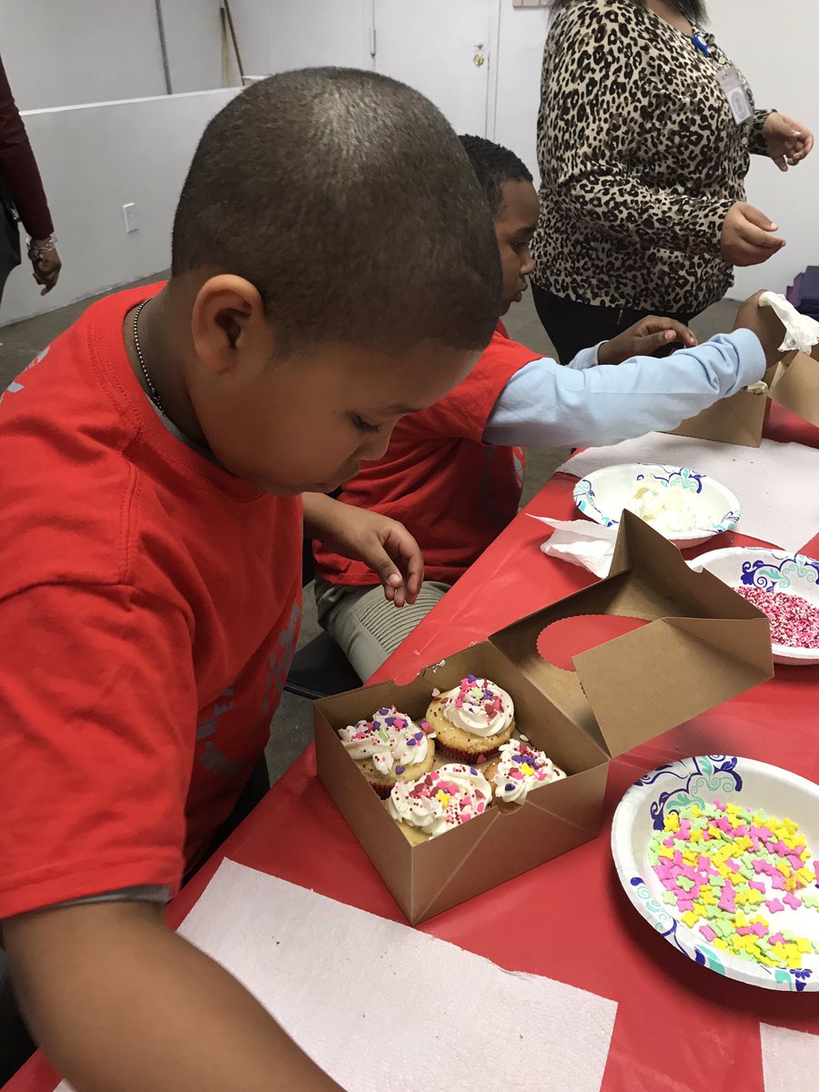 More Than a Game partnered with An Amazing Affair to teach our scholars entrepreneurial and baking/decorating skills