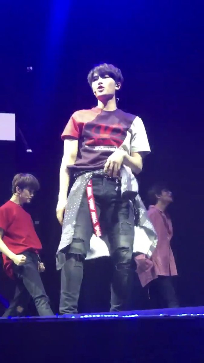 another saga continue, taeil still kept being d i s r e s p e c t f u l, kay? on 180624 at K-CON NewYork 2018. bYE I NEED SOME BREATHs 