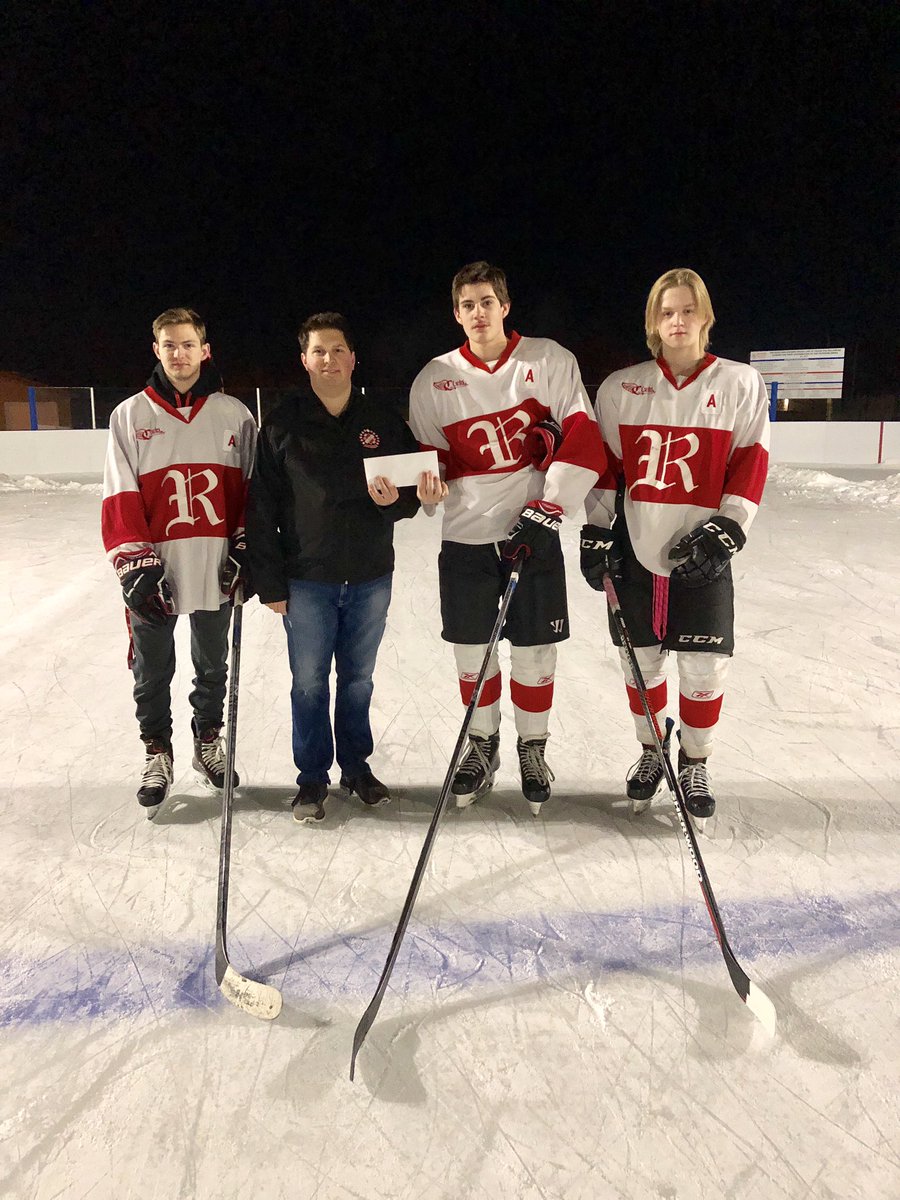 ShannM74's tweet photo. Was great for the Midget Redwings to be able to donate $525 to the Rosetown Kinsmen from our 50-50 at the outdoor hockey game. Thanks to all who bought tickets. #midgetboys #rosetownkinsmen #getoutdoors #givingback https://t.co/bxJyATrn9c