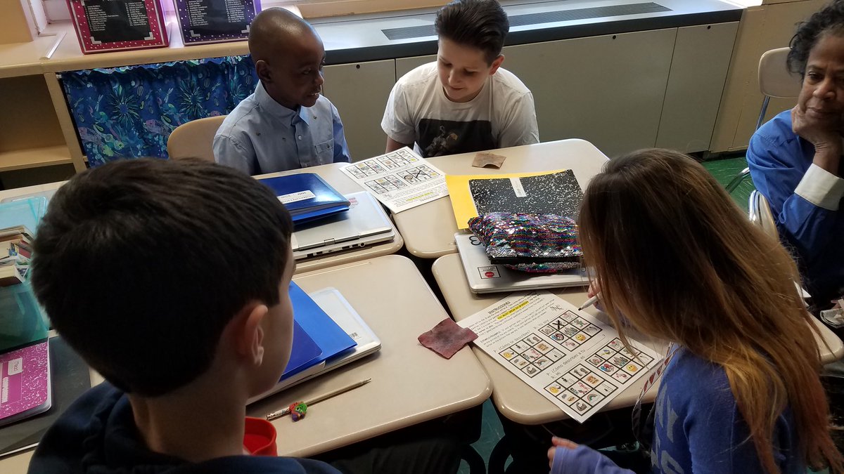 SraChupnick's tweet photo. Students in Gr4 @FranklinELsch in Mrs. Bentz's class played Tic Tac Toe to practice describing ourselves and our family members in Spanish! @dawn_bentz https://t.co/rCdg6DE70l