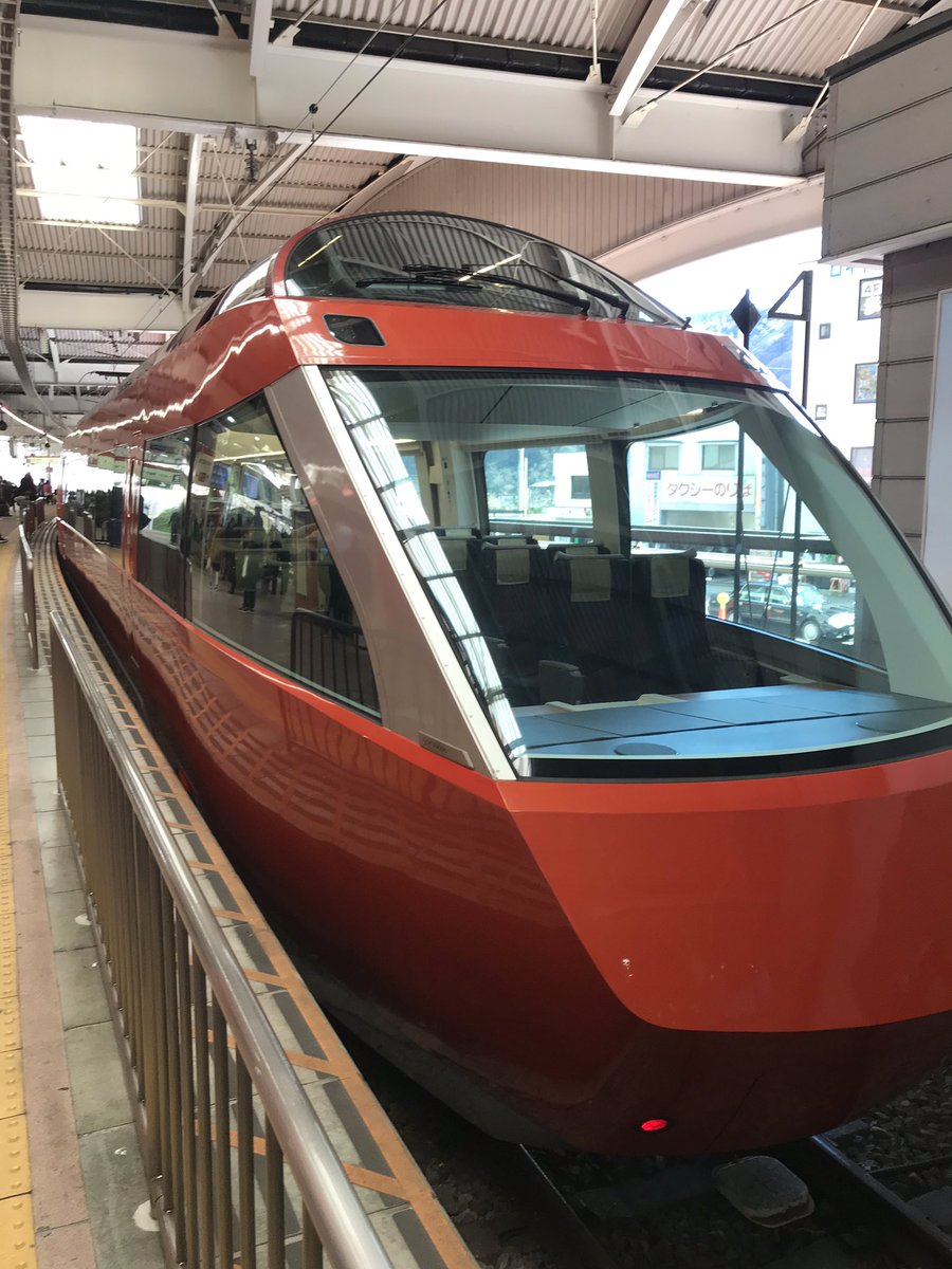 小越なつえ On Twitter 箱根湯本からロマンスカーで新宿へ 奇跡的にサルーン前方席が取れた それにしても どこのお国かはあえて言わないけど某外国人観光客 サルーン席まで押しかけてファッションポーズ決めて撮影会するカップルうるさい あとお願いだからトイレ