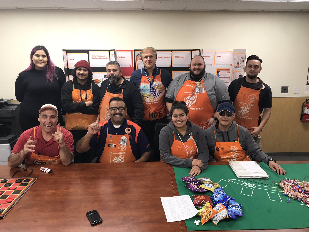 Mike_LAHDE's tweet photo. 💥Day 4 SAW Event💥Great interaction with the fabulous COI team driving home the HDE value. Hey Sal, who’s got an AMAZING 25 year roofing craftsmanship warranty ? YESSIR, WE DO !💥 🌧
#GreenDotNation
@HDELA @HomeServicesTHD       @LindaDelgadoHDE @ServicesD223_74 @OrmondLsormond https://t.co/CwMglmJbgA