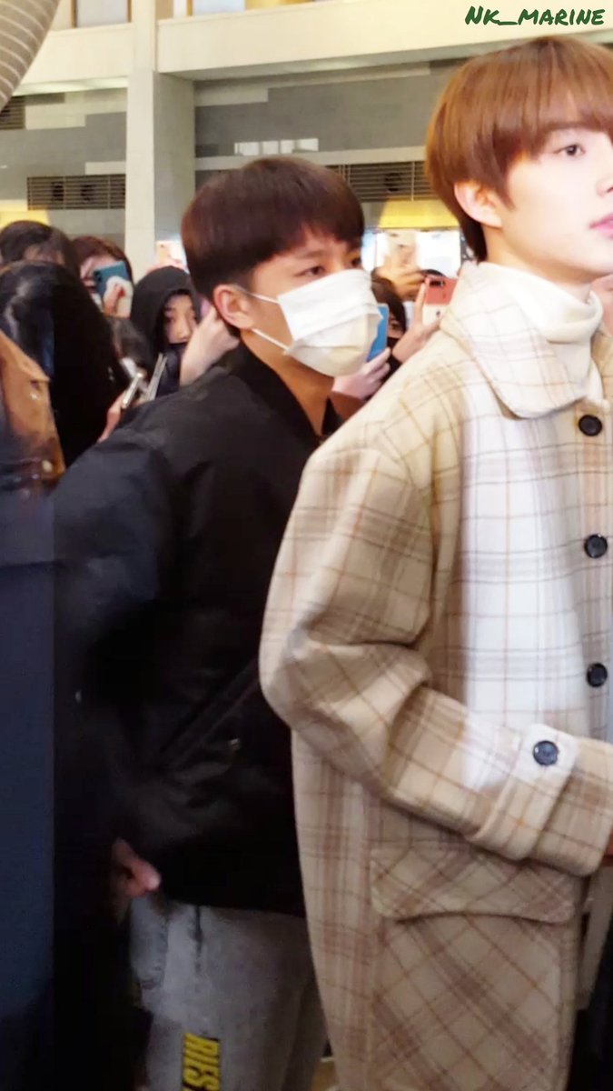 so apparently on 190129 at Gimpo Airport heading to Osaka, taeil already used iphone xr yellow version and ofc his favourite pants on L.A, he used it before too!  the way he betrayal every nctzens android users. goodbye for taeil's samsung s8+ blackjet, you'll be missed.