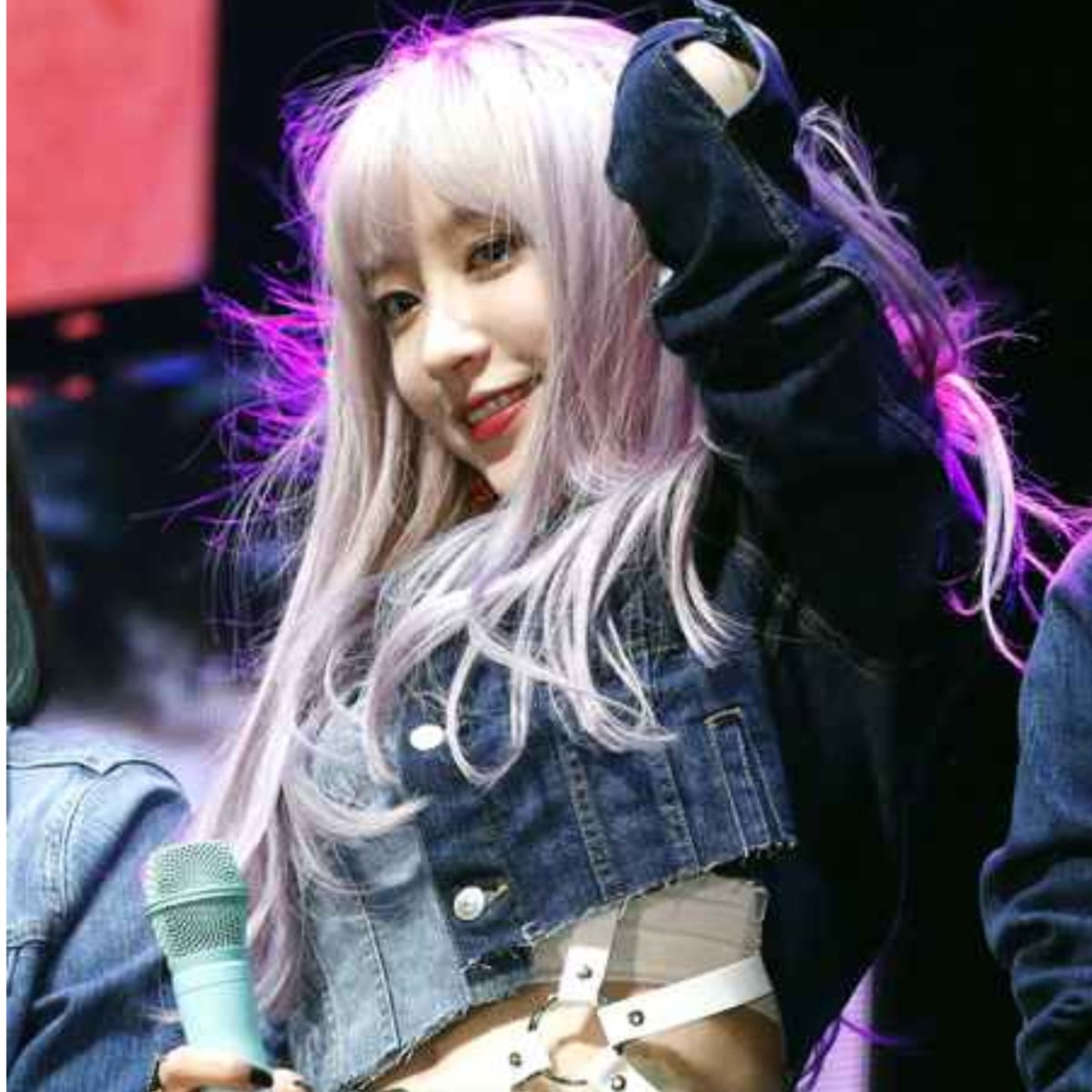 Lili どんな髪型も似合っちゃうハニ最強 ボブは可愛いしミディアムは清楚だしロングはちょいギャルだしパープルロングに関しては女神 Exidハニ