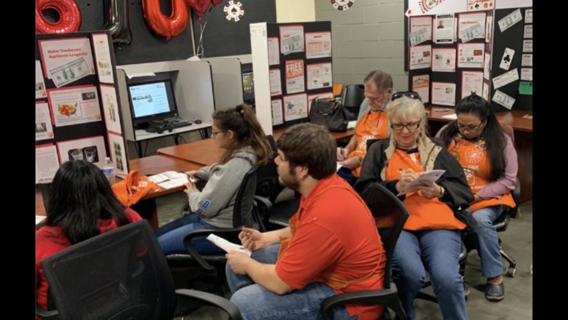 Mike_LAHDE's tweet photo. 💥Day 4 SAW💥At Alhambra w/ HDE SC Chris Little PK’ing with the team about our AMAZING 25 year roofing craftsmanship warranty - wow💥 🌧🌧🌧
#GreenDotNation
@HDELA @HomeServicesTHD       @LindaDelgadoHDE @ServicesD223_74 @OrmondLsormond https://t.co/SqDsJoeJO5