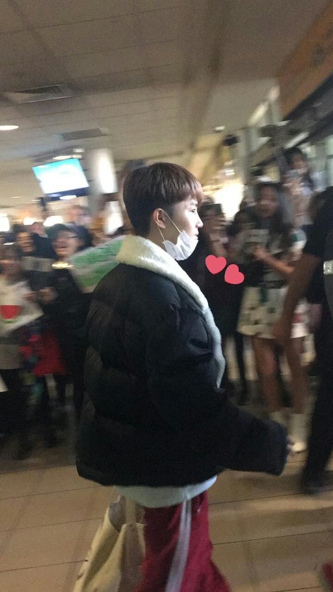 190122, taeil has arriving at Incheon Airport after having a schedules on SMTOWN in Chile (190118~190121) i bet he's having a jetlage huhuhu 