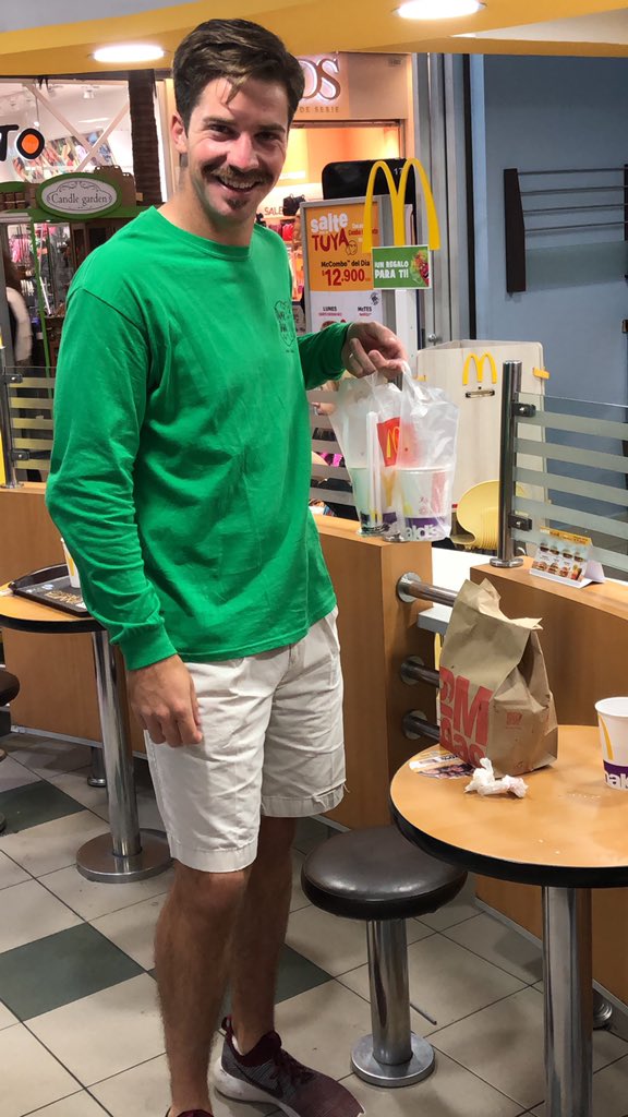 McGooberish's tweet image. ¡¿WHO DID IT BETTER?!#DinnerOfChampions #ParaLlevar @tc0ne