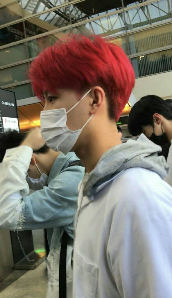 181010  #TAEIL at Los Angeles airport heading to Korea after attend American Music Award, Mickey Mouse 90th Annieversary, Jimmy Kimel, Apple Music Show and any other scheds in America!  #태일  #NCT  #엔시티