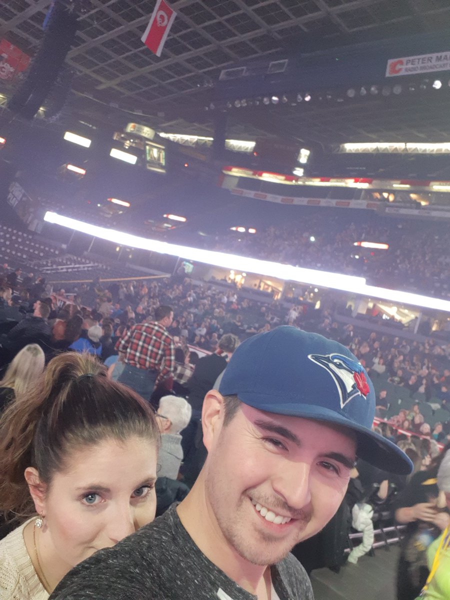 kai451's tweet photo. #TheJourneyTour hope we make it on the big screen #paulbrandt @YYCSaddledome #tweettoscreen https://t.co/bbMvpbIz1w
