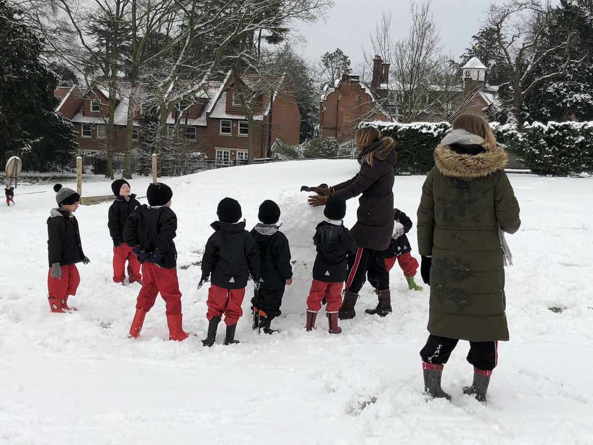 StColumbasLPrep's tweet photo. #PrepOne2018 #Reception2018 making snowmen https://t.co/F7h9VXyPcl