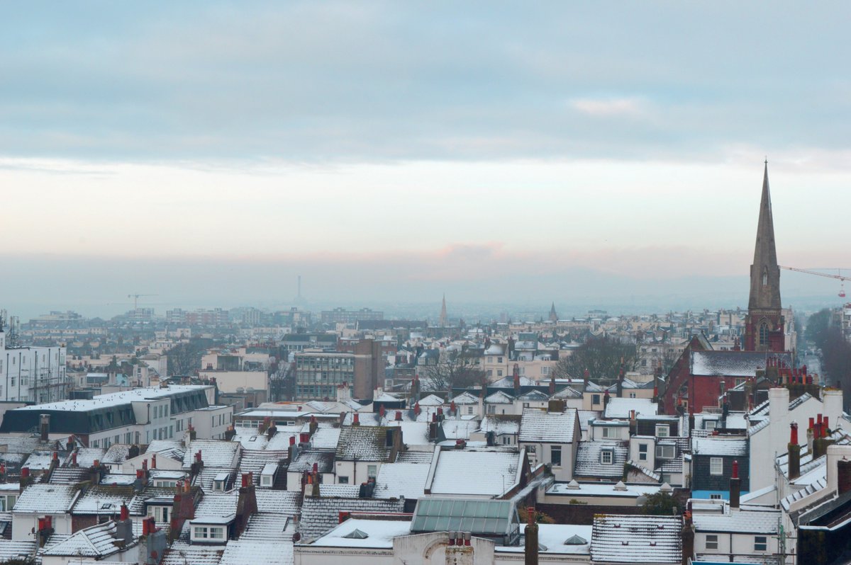 rocket_ski's tweet photo. Snow has finally fallen in Brighton! ❄️😃We'd love to see your snowy pics, whether you're at home or in the Alps! ⛷️ #snowuk #snowwatch #Snowmageddon #brightonsnow https://t.co/VVie0Bqfkz