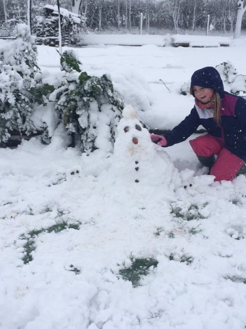 Ellen is doing some art homework ⁦<a href="/StGsPrimary/">St George's School</a>⁩ #snowdayuk